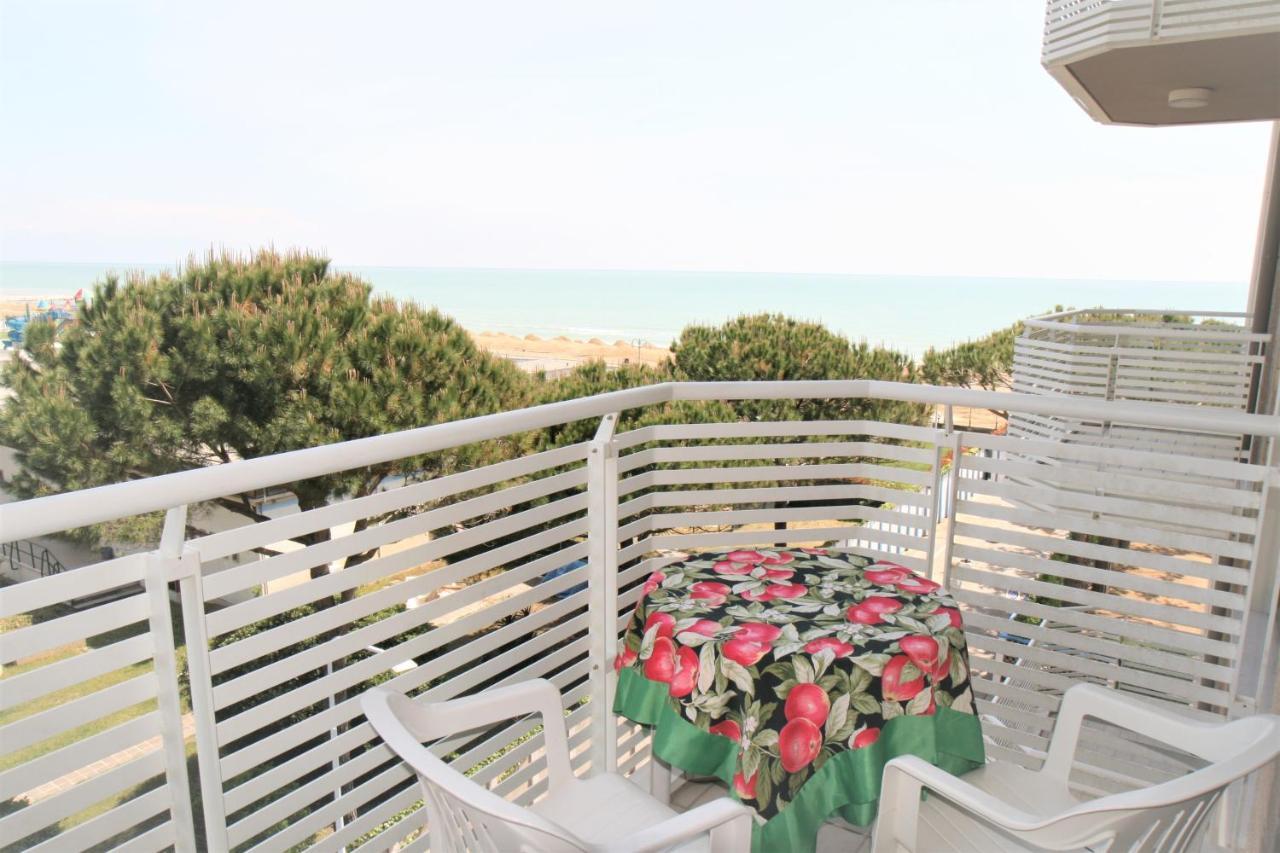 Brioni Fronte Mare Lägenhet Lido di Jesolo Exteriör bild